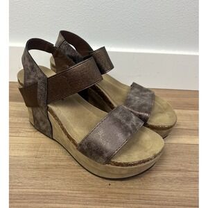 Pierre Dumas Women's Silver Metallic Wedge Sandals Size 8